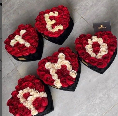 Cajoneras de corazón formando la frase "te amo"