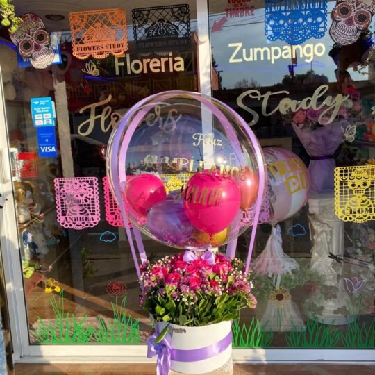 Base con flor mixta y globo personalizado