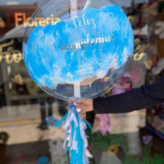 Globo en tono azul con blanco y frase personalizada