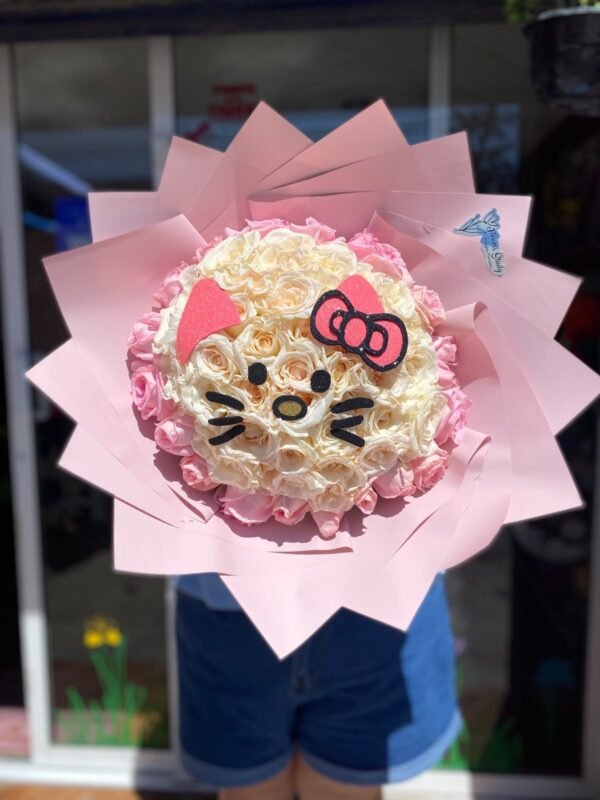 Ramo de 50 rosas blancas con rosas temática "Hello Kitty"